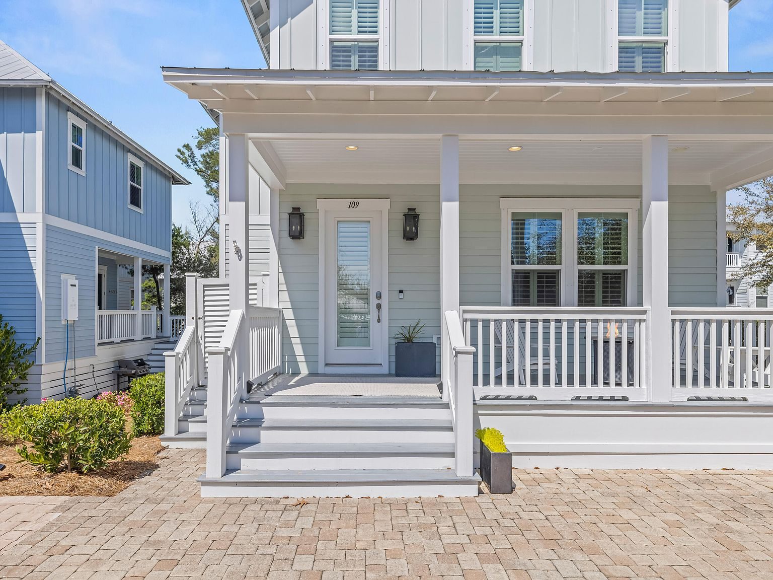 109 Emerald Beach Cir front porch